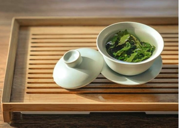 Công dụng của trà xanh trong việc giảm tổn thương chất trắng ở não người lớn tuổi